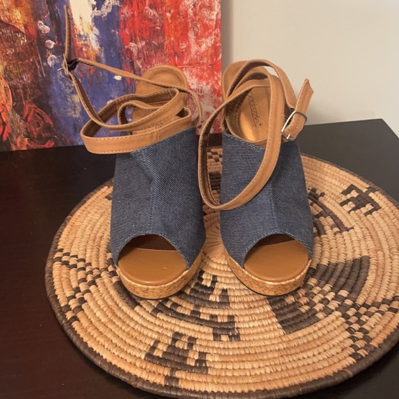 Wrap-around-ankle Blue Jean heels with cork bottom - Picture 2 of 5